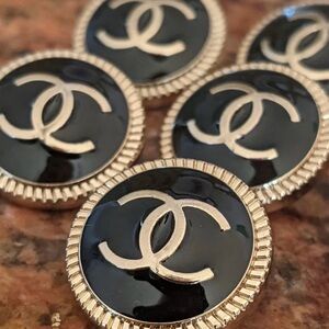 SOLD ON Ⓜ️ CHANEL Buttons (6)